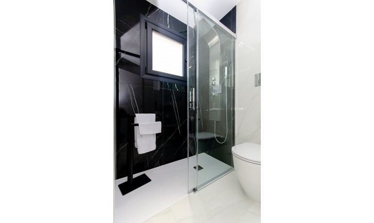 Herverkoop - Huis -
Vista Bella Golf