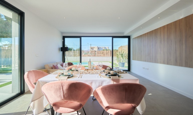 Venta - Casa -
San Juan de Alicante