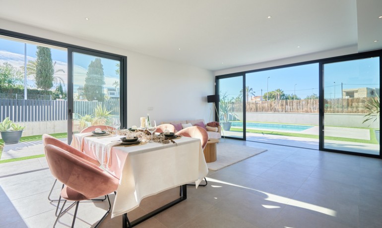 Venta - Casa -
San Juan de Alicante