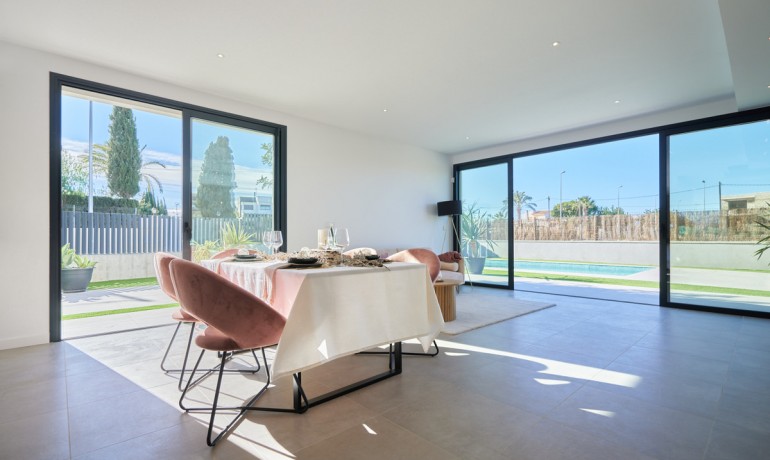 Venta - Casa -
San Juan de Alicante