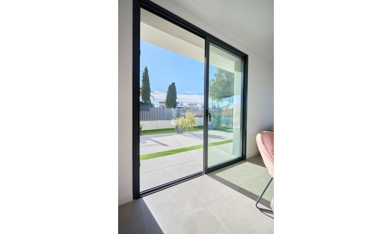 Venta - Casa -
San Juan de Alicante