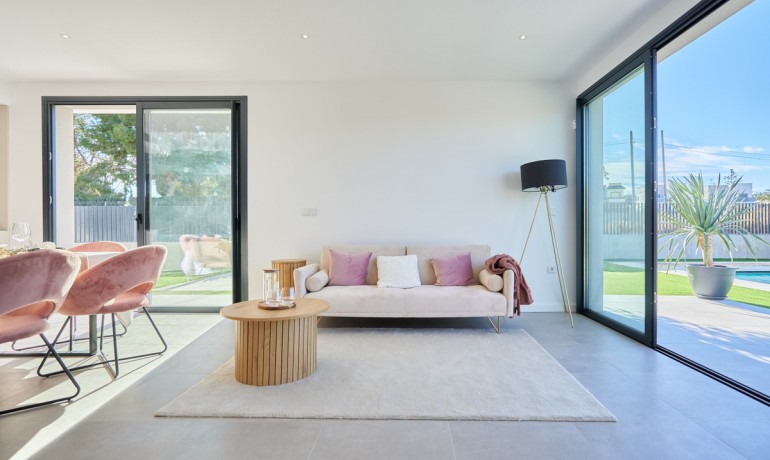 Venta - Casa -
San Juan de Alicante