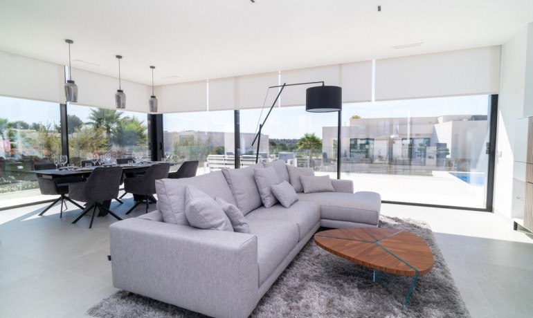 Sale - House -
Las Colinas Golf