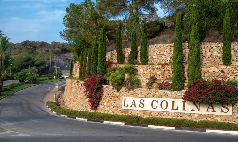 Sale - House -
Las Colinas Golf