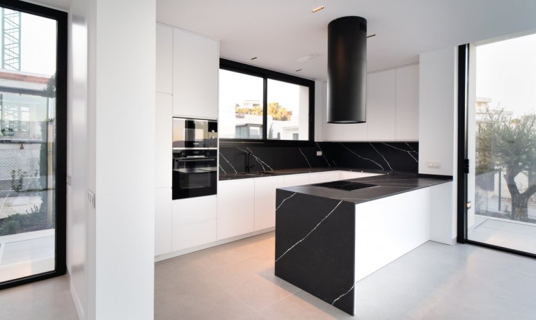 Sale - House -
Las Colinas Golf