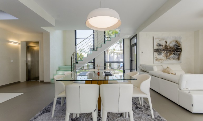 Venta - Casa -
Dehesa De Campoamor