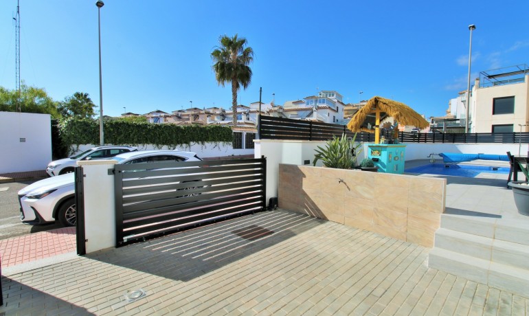 Herverkoop - Villa -
Villamartin