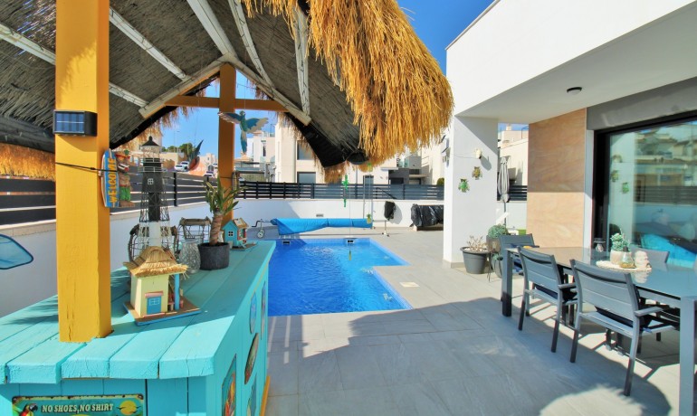 Herverkoop - Villa -
Villamartin