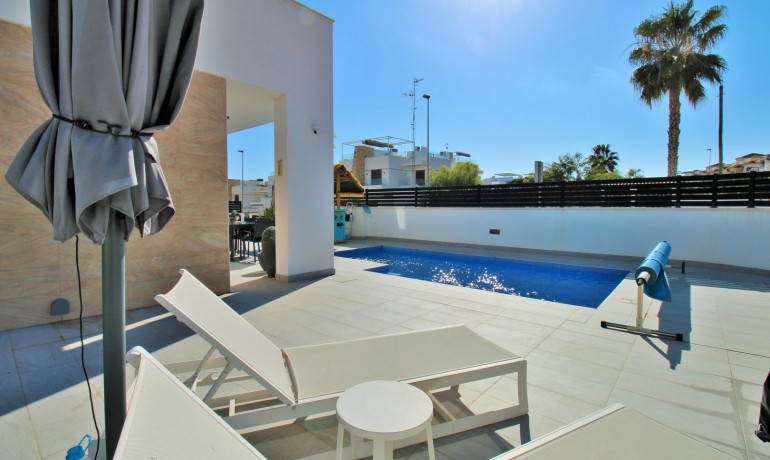 Herverkoop - Villa -
Villamartin