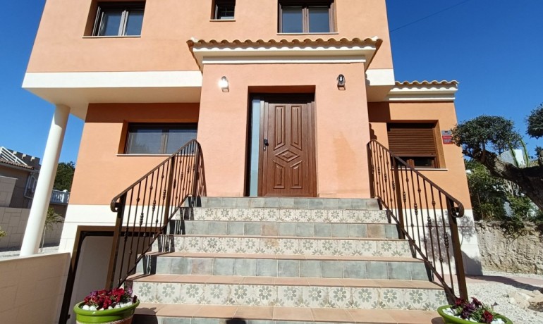 Sale - Villa -
Pinar de Campoverde