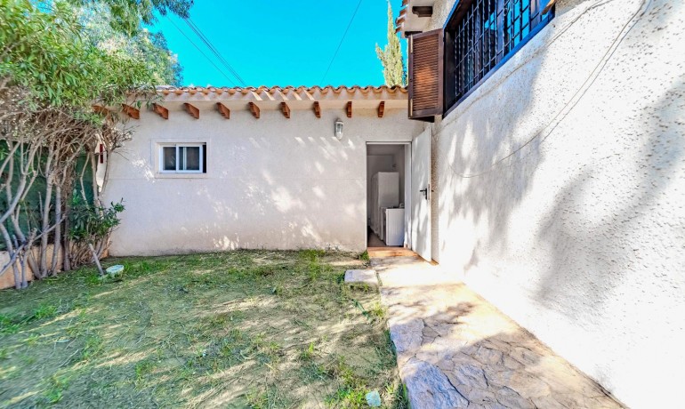 Herverkoop - Villa -
Orihuela Costa* - Playa Flamenca