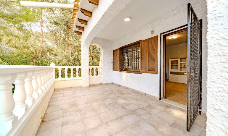 Herverkoop - Villa -
Orihuela Costa* - Playa Flamenca