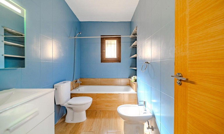 Herverkoop - Villa -
Orihuela Costa* - Playa Flamenca