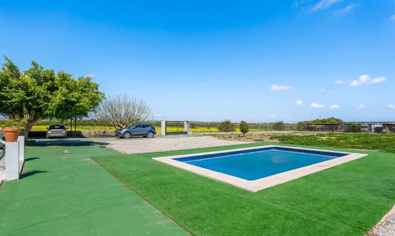 Venta - Villa -
Los Montesinos