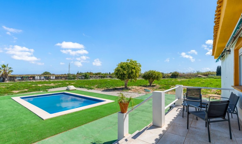 Venta - Villa -
Los Montesinos
