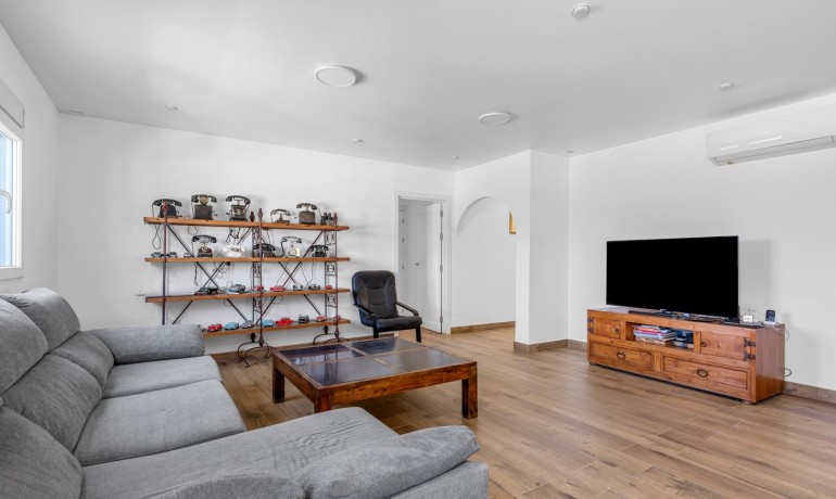 Venta - Villa -
Los Montesinos