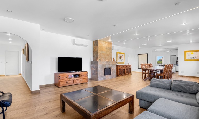 Venta - Villa -
Los Montesinos