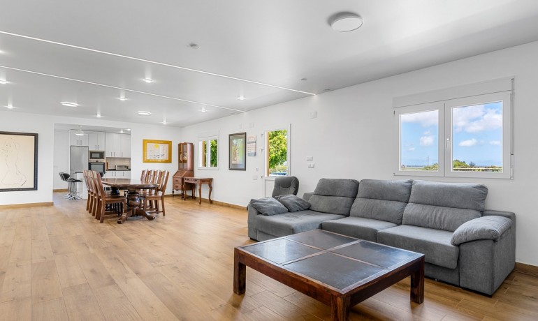 Venta - Villa -
Los Montesinos