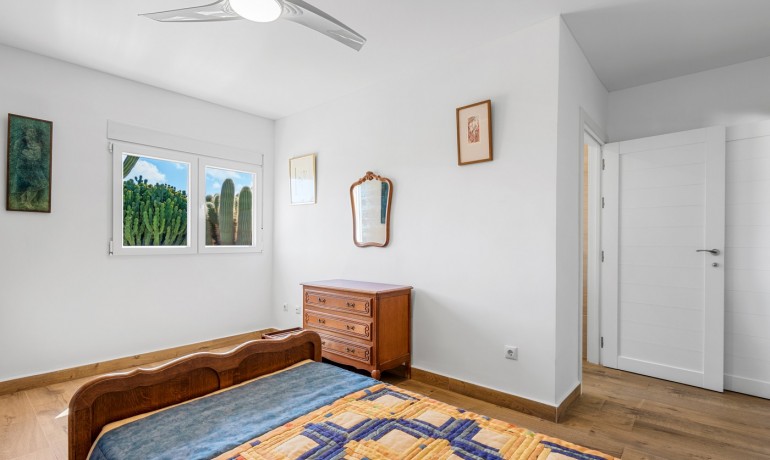 Venta - Villa -
Los Montesinos