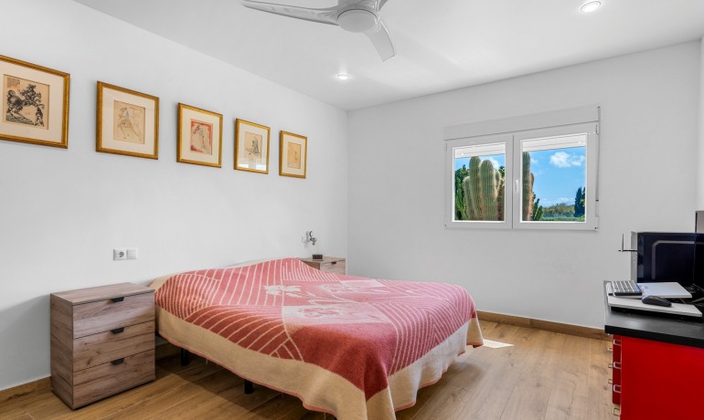 Venta - Villa -
Los Montesinos