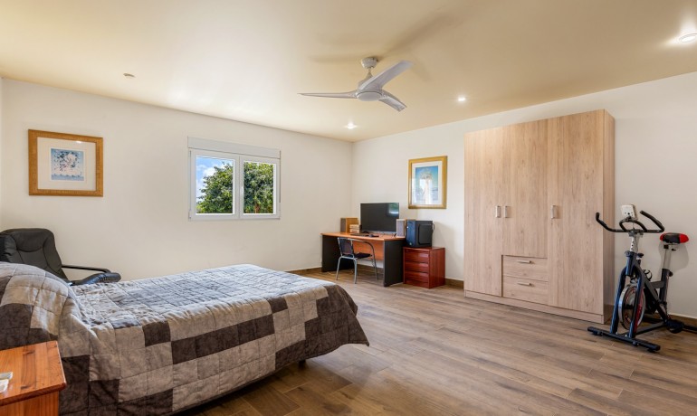 Venta - Villa -
Los Montesinos