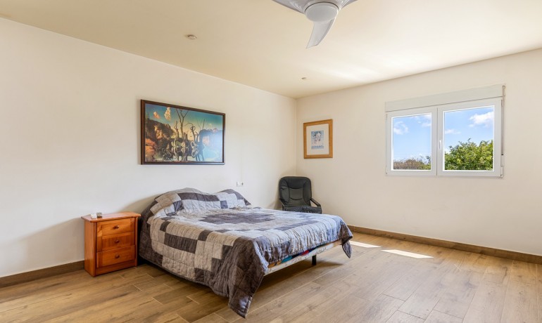 Venta - Villa -
Los Montesinos