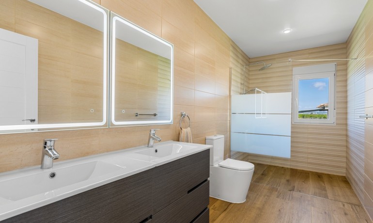 Venta - Villa -
Los Montesinos