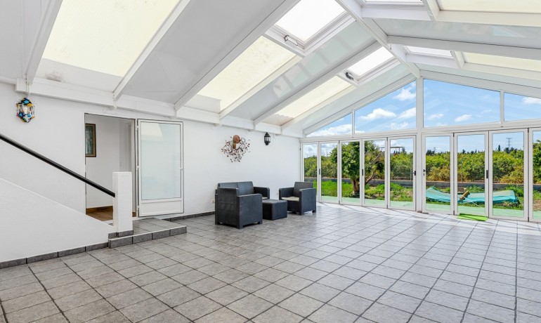 Venta - Villa -
Los Montesinos