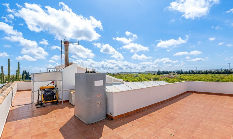 Venta - Villa -
Los Montesinos