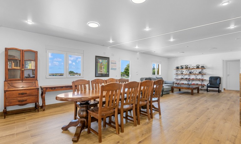 Venta - Villa -
Los Montesinos