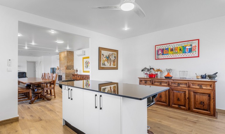 Venta - Villa -
Los Montesinos