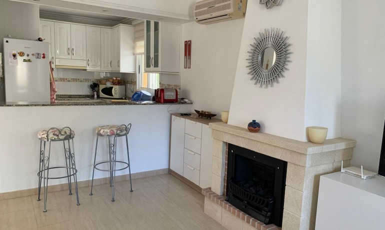 Herverkoop - Villa -
Guardamar del Segura* - Guardamar - El Raso