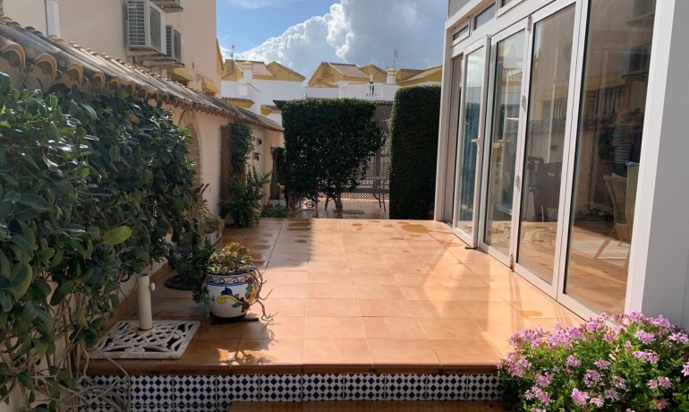 Herverkoop - Villa -
Guardamar del Segura* - Guardamar - El Raso