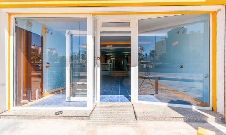 Herverkoop - Reclame -
Orihuela Costa* - La Regia