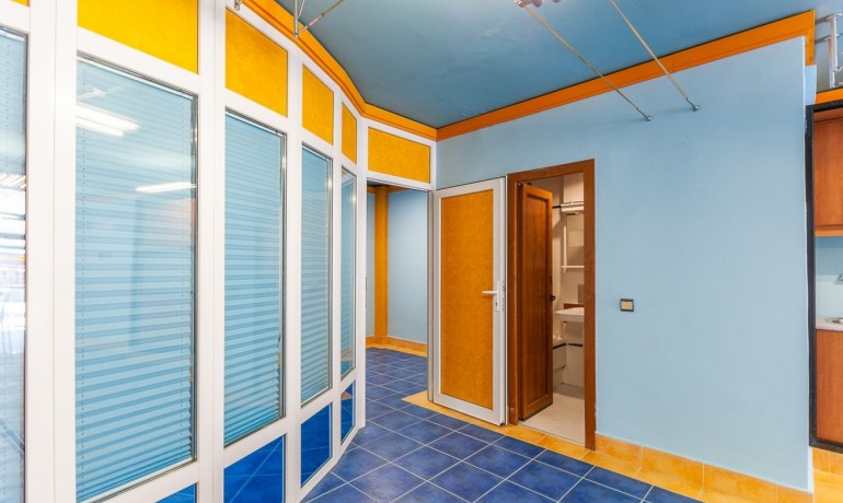 Herverkoop - Reclame -
Orihuela Costa* - La Regia