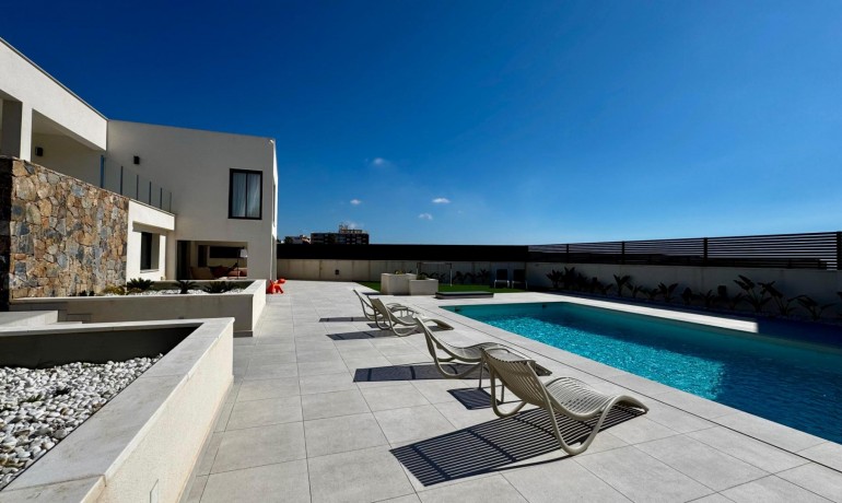 Herverkoop - Villa -
Torrevieja* - La Veleta