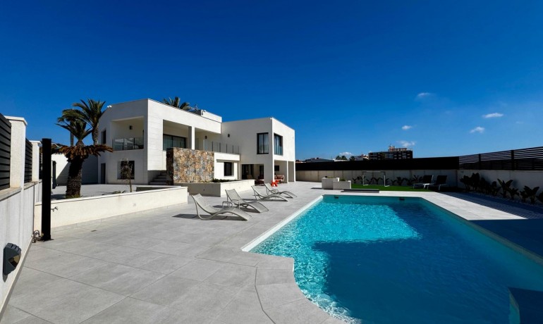 Herverkoop - Villa -
Torrevieja* - La Veleta