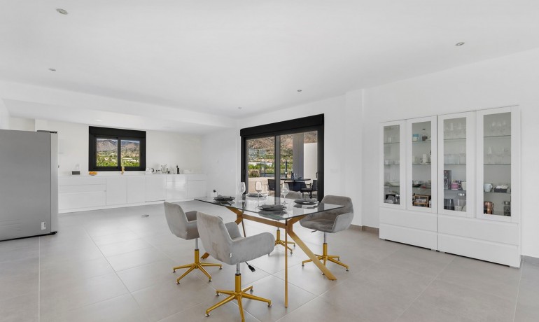 Herverkoop - Villa -
Macisvenda