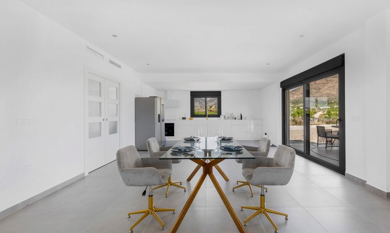 Herverkoop - Villa -
Macisvenda