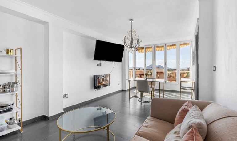 Sale - Apartment / Flat -
Daya Nueva