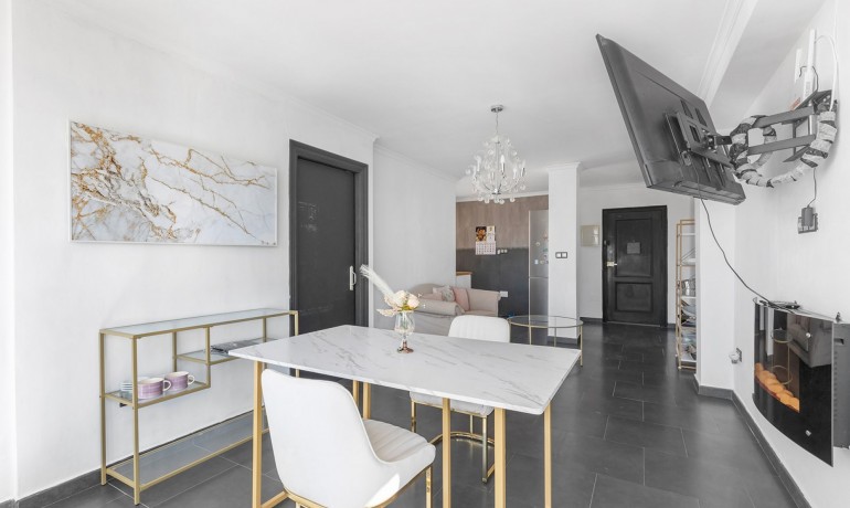 Sale - Apartment / Flat -
Daya Nueva