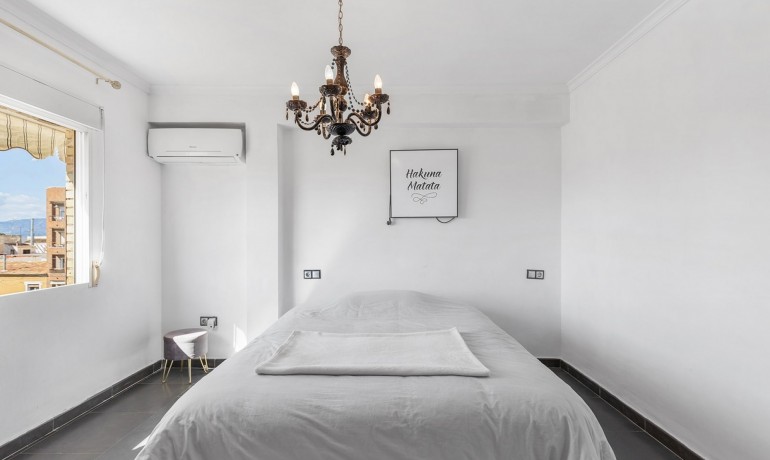 Sale - Apartment / Flat -
Daya Nueva