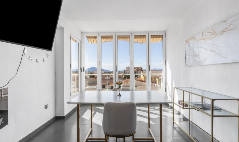 Sale - Apartment / Flat -
Daya Nueva