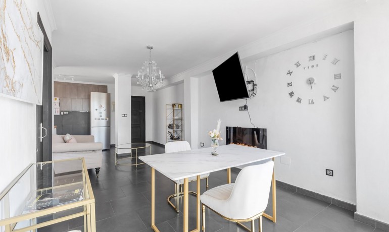 Sale - Apartment / Flat -
Daya Nueva