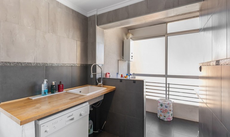 Sale - Apartment / Flat -
Daya Nueva