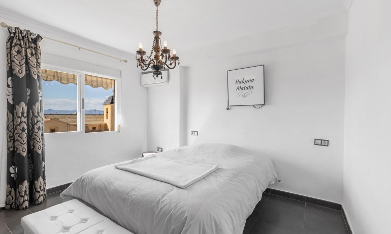 Sale - Apartment / Flat -
Daya Nueva