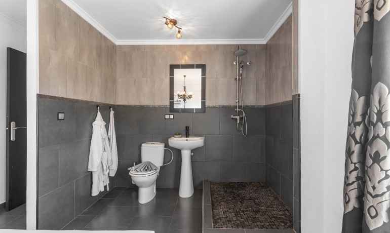 Sale - Apartment / Flat -
Daya Nueva