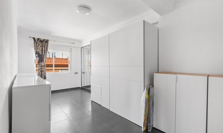 Sale - Apartment / Flat -
Daya Nueva