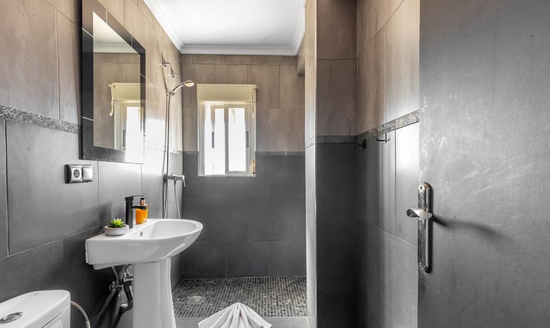 Sale - Apartment / Flat -
Daya Nueva