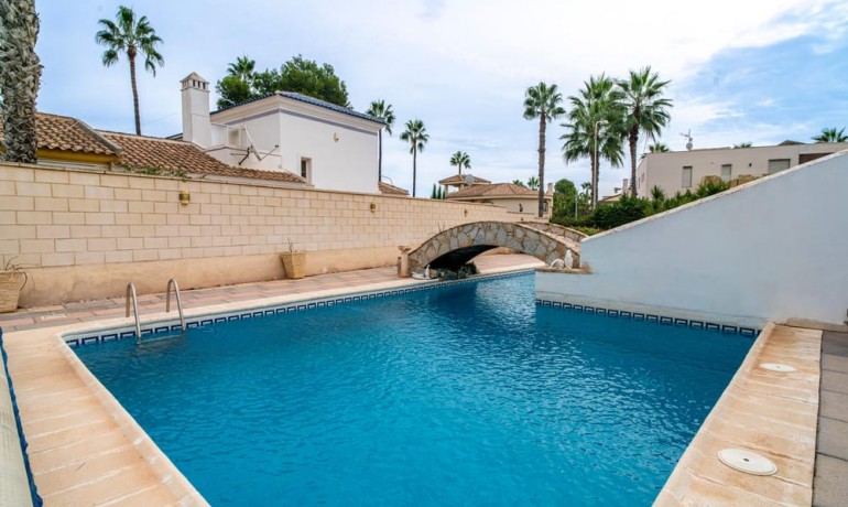 Herverkoop - Villa -
Villamartin